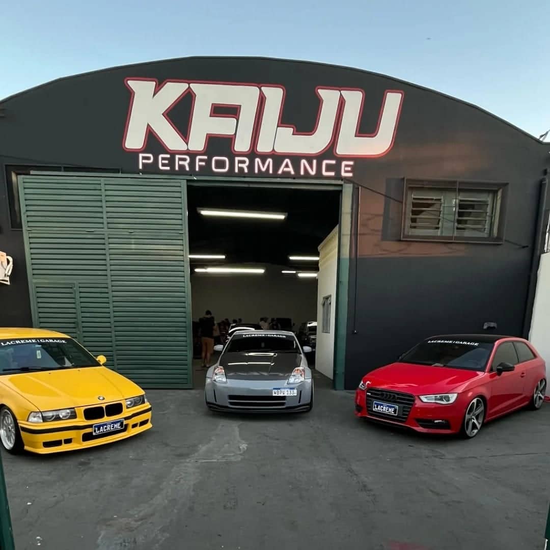 Fachada da Kaiju Performance na inauguração com BMW, Nissan e Audi