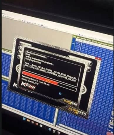 Gravação da ECU em andamento na ferramenta de reprogramação